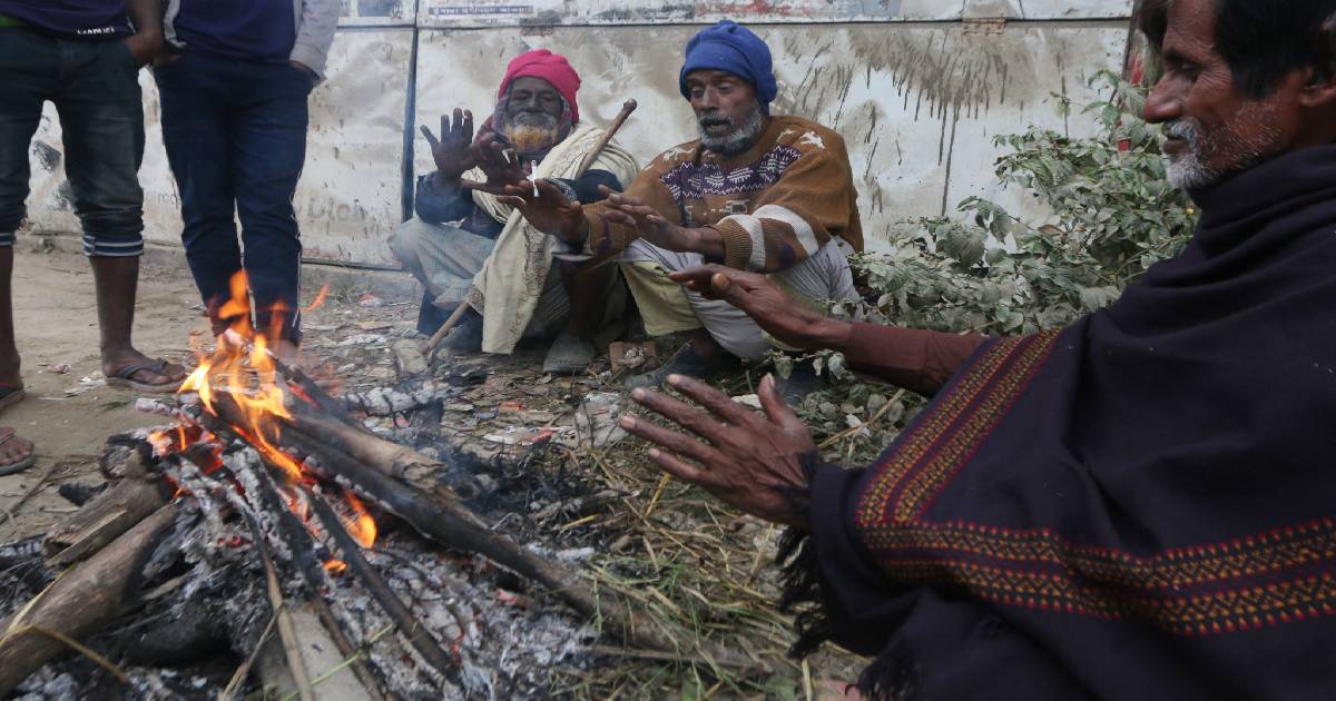 たき火で暖を取る－バングラデシュは暖房器具が無い？－
