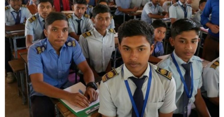 バングラデシュ・コックスバザールで、日本語の挨拶が飛び交う中学校
