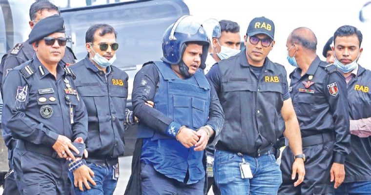 偽の「コロナ陰性証明書」問題、女装で逃亡中の病院経営者を逮捕、バングラデシュ警察