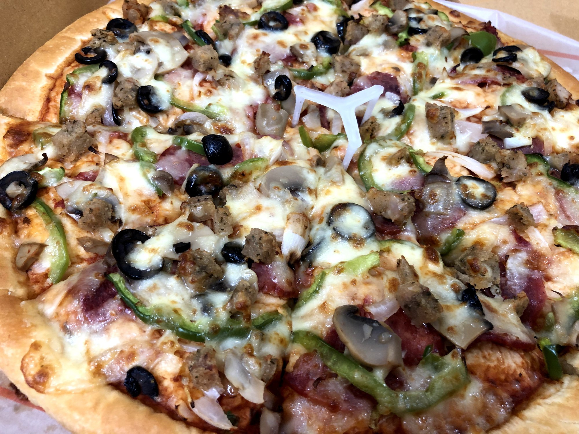 「現地人がプレゼントしてくれたピザ」Pizza Inn@ダッカ・グルシャン