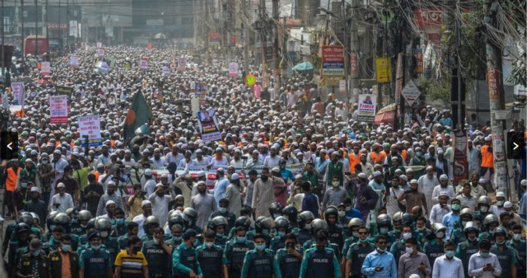コーラン踏んだとされる男性を群衆が撲殺、遺体燃やす、バングラデシュ北部