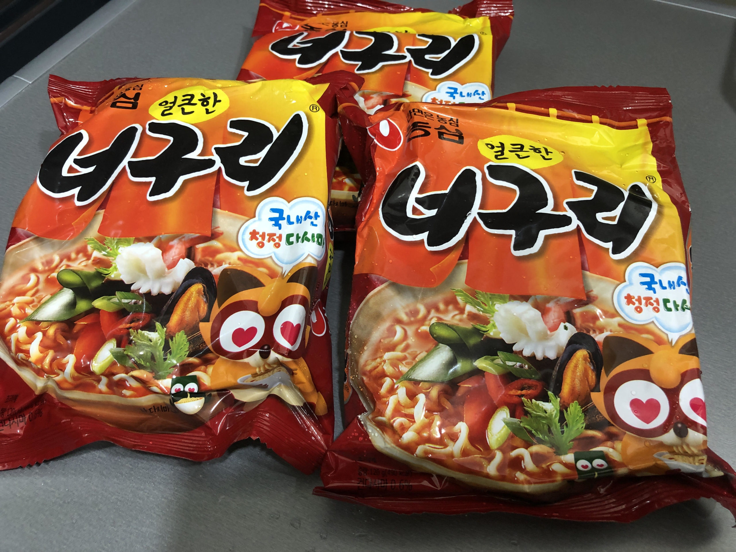 「モチモチの太麺が特徴の韓国インスタント麺」NONGSHIMのノグリ