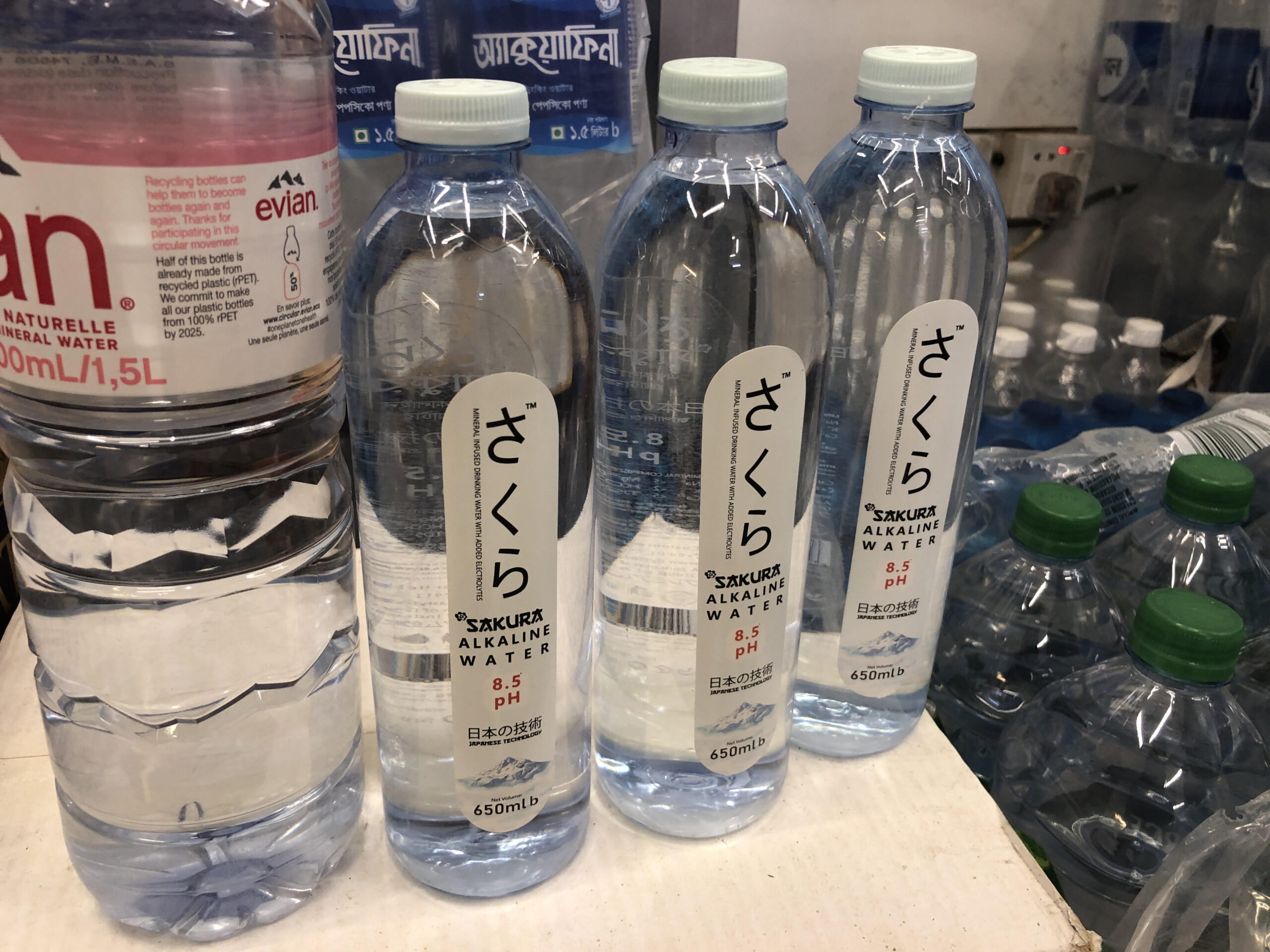 「日本の技術でつくられているらしいアルカリ水」Sakura Alkaline Water