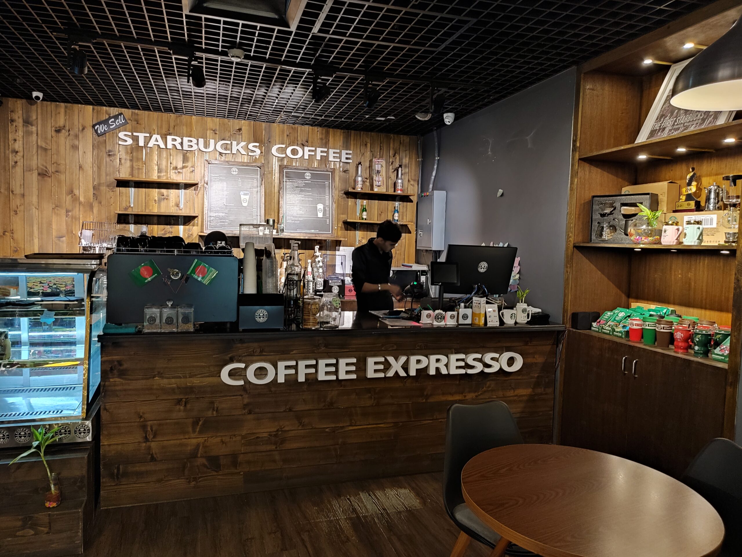 「バングラデシュでスタバのコーヒーが飲めるカフェ」COFFEE EXPRESSO@ダッカ市