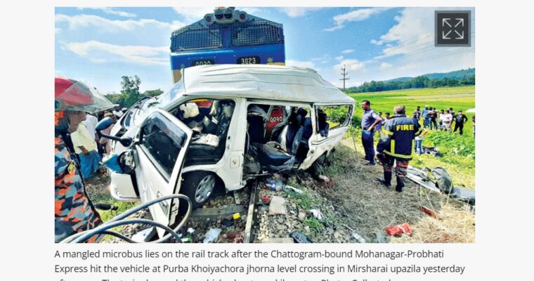 列車とバスの衝突事故でバス乗客１１人死亡、バングラデシュの踏切で