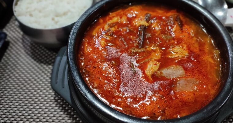 「ユッケジャンがオススメの高級韓国料理店」GOONG THE CASTLE@ダッカ市・グルシャン２