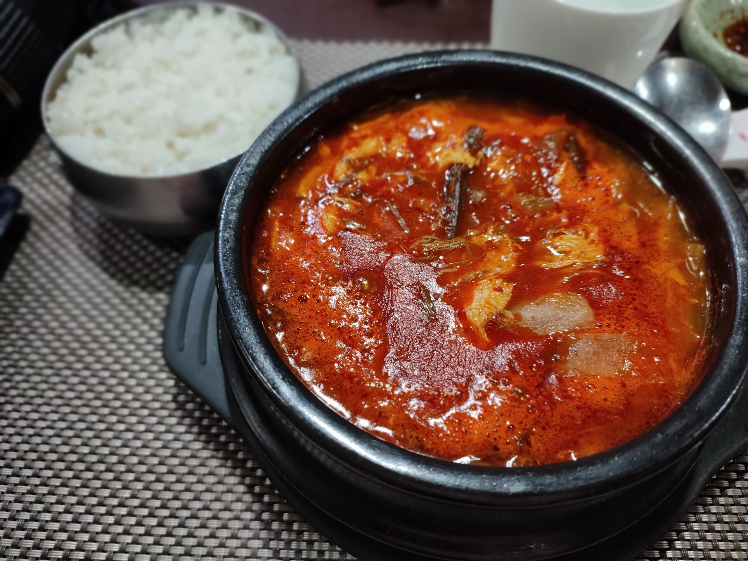 「ユッケジャンがオススメの高級韓国料理店」GOONG THE CASTLE@ダッカ市・グルシャン２