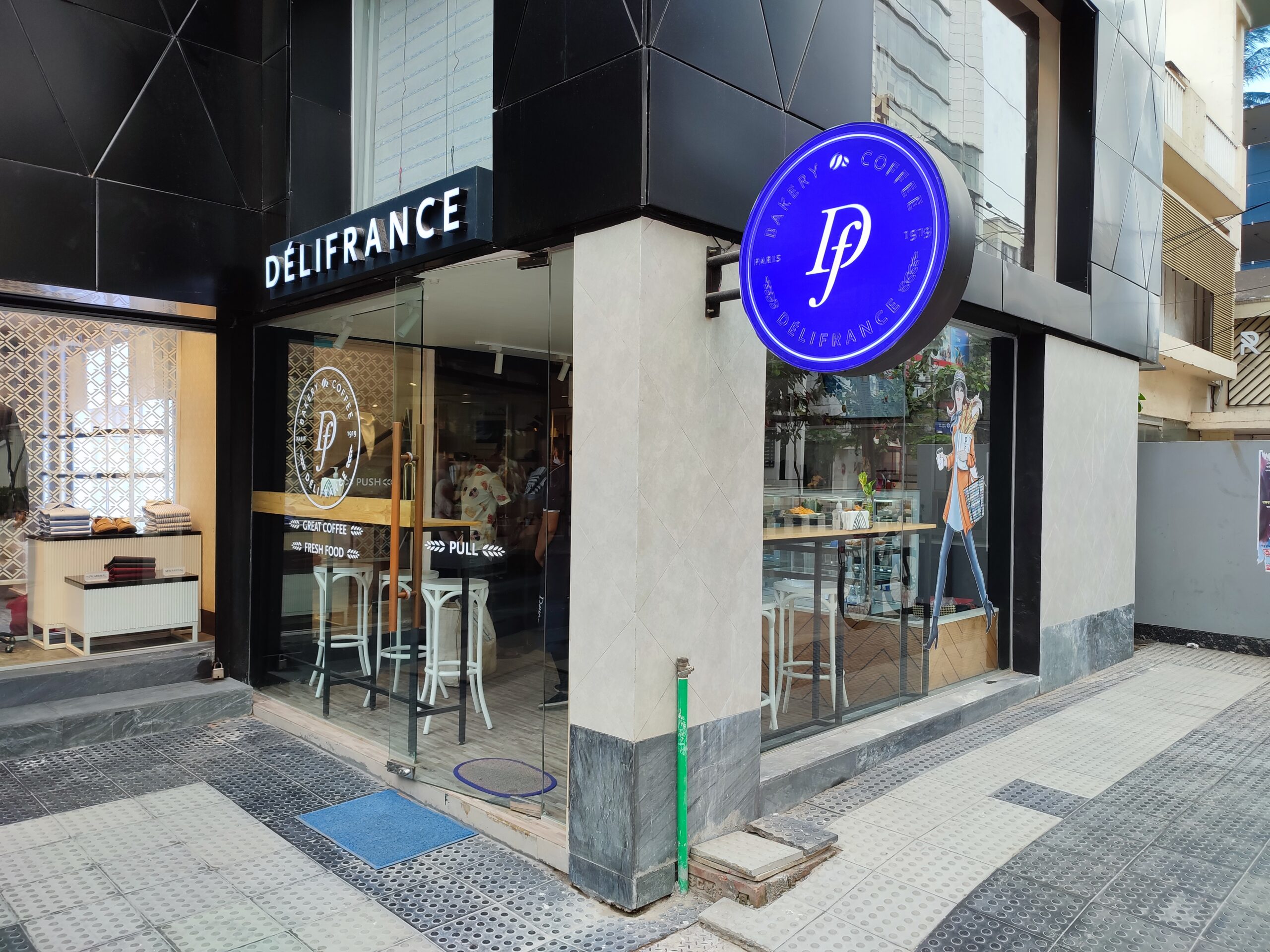 「フランスのベーカリーカフェ、ダッカ市ボナニ地区に２号店がオープン!!」Délifrance@ダッカ市ボナニ