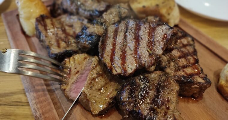 「肉が食べたい気分の時に、最適の店」Meat Theory＠ダッカ市ボナニ地区