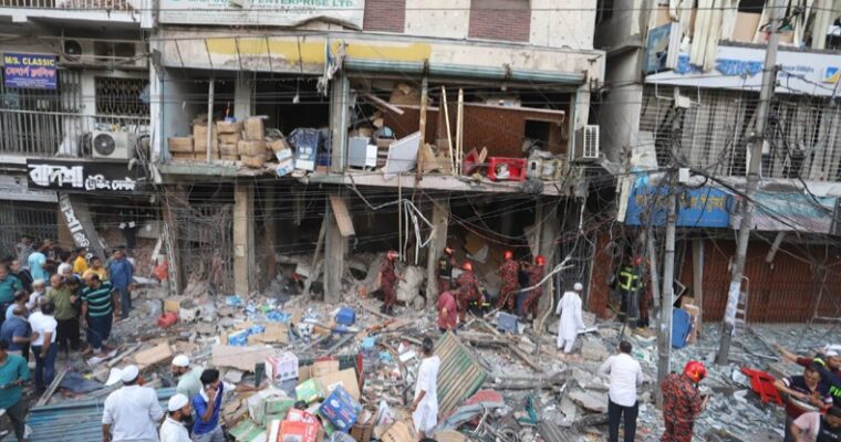 ダッカの建物で爆発、１８人が死亡し２００人以上が負傷