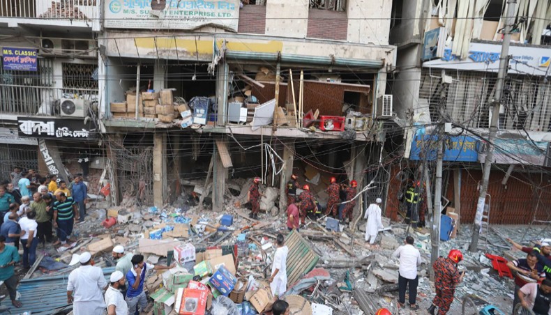 ダッカの建物で爆発、１８人が死亡し２００人以上が負傷