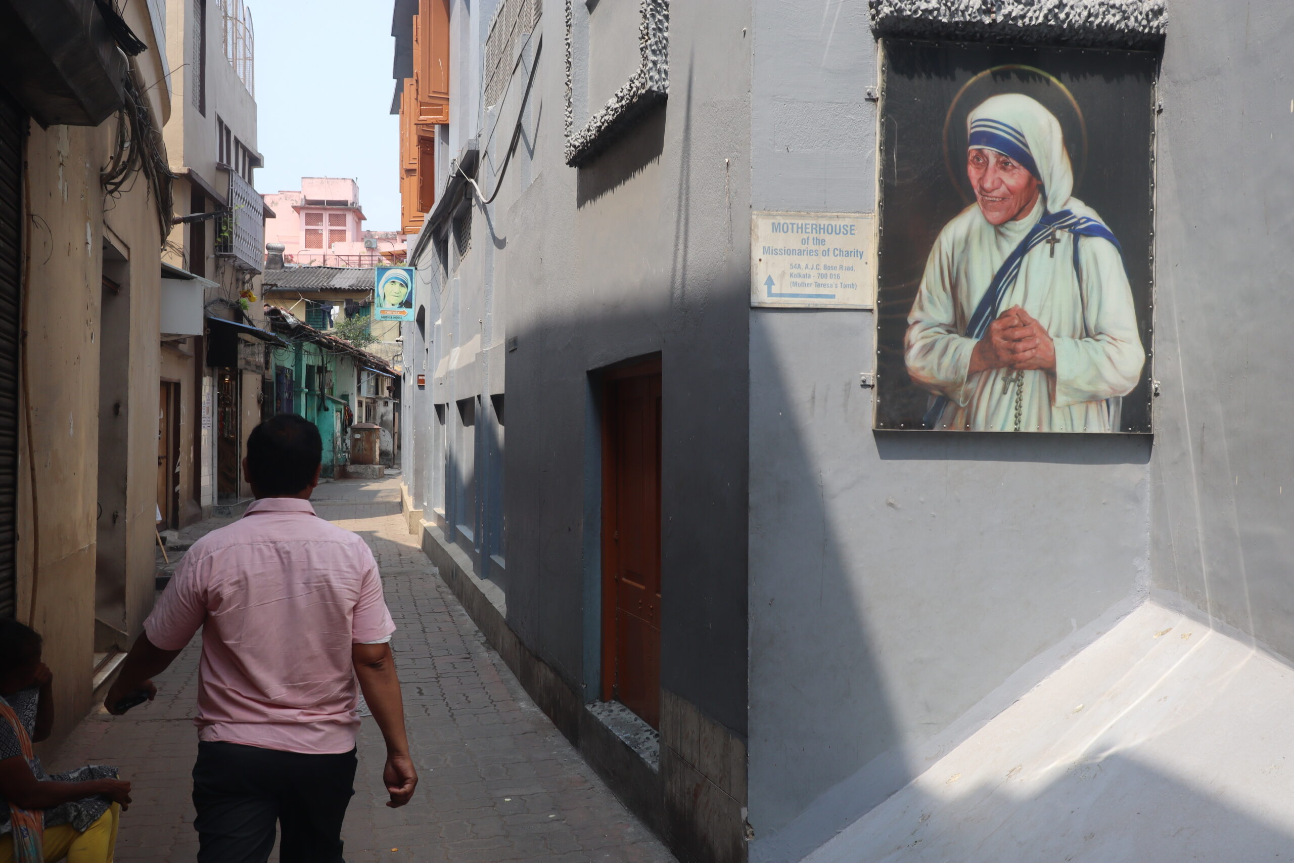 「マザーテレサのお墓で偉人の死を偲ぶ」マザーハウス＠インド・コルカタ市